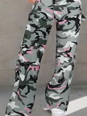 Flamingals Baggy Wide Leg, Mid-Waist Cargo Pants in Grey & Pink Camo - Size 2X